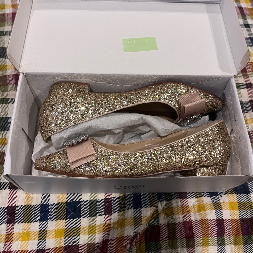 *WORN ONCE - still in box* crown & ivy gold glitter flats with bow size 8.5